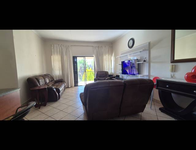 3 BEDROOM APARTMENT FOR SALE IN COUNTRY VIEW
